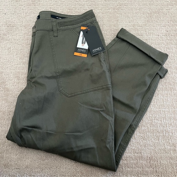 Jones New York Pants - NWT Jones New York Chinos - Green